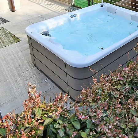 Fiordaliso Bellagio Wild Flowers - Hot Tub Onno