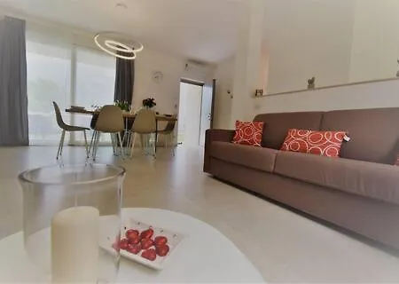 Fiordaliso Bellagio Wild Flowers - Hot Tub Vakantiehuis Onno