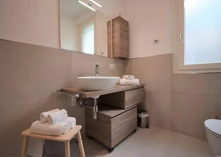 Fiordaliso Bellagio Wild Flowers - Hot Tub Vakantiehuis