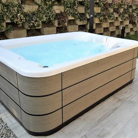 Fiordaliso Bellagio Wild Flowers - Hot Tub